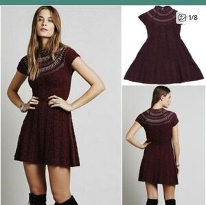 Free People Berry Mini Dress. M Size But it fit more for small size.